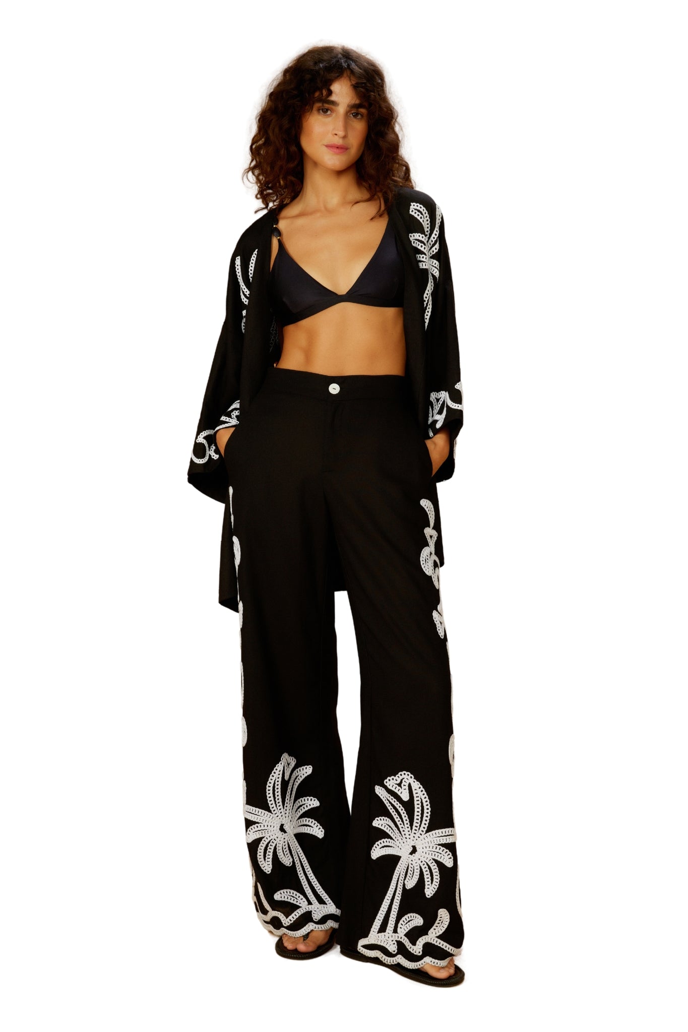 Image 03: Blueman Kaftans / Cover Ups Kimono Barrado Preto