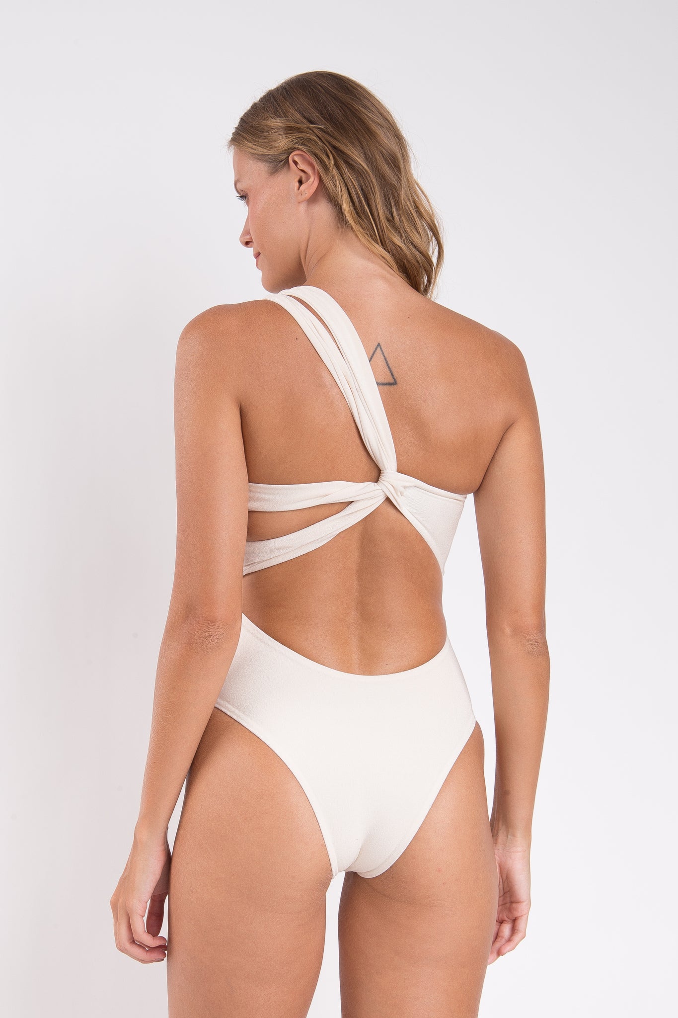 Model Back: Rio De Sol One-Piece Malibu-Natural Santorini