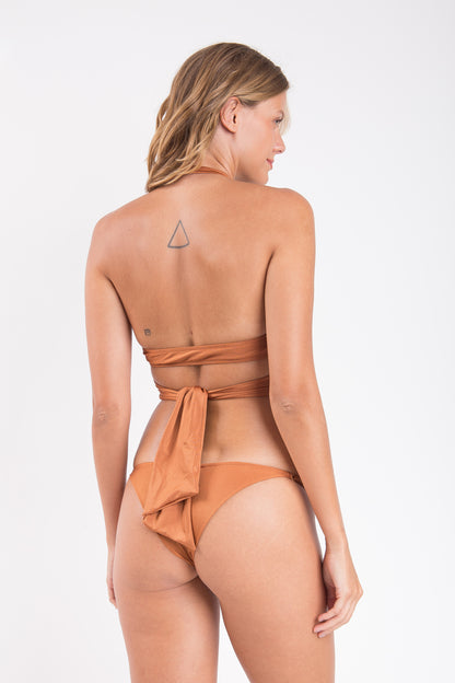 Model Back: Rio De Sol Set Set Nocciola Dune Cheeky-Fixa