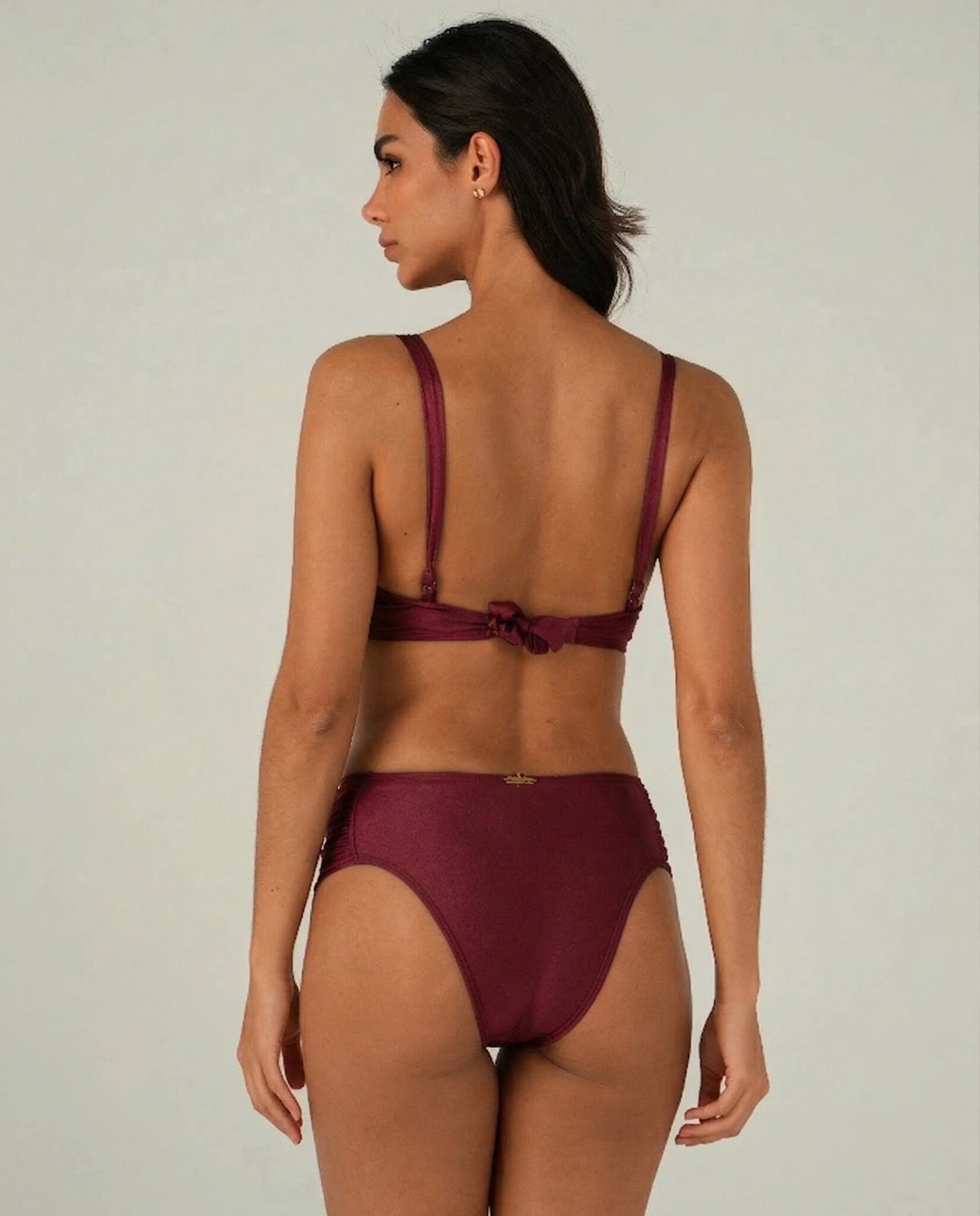 Model Back: Lua Morena Bottom Bottom Acai Drapeada