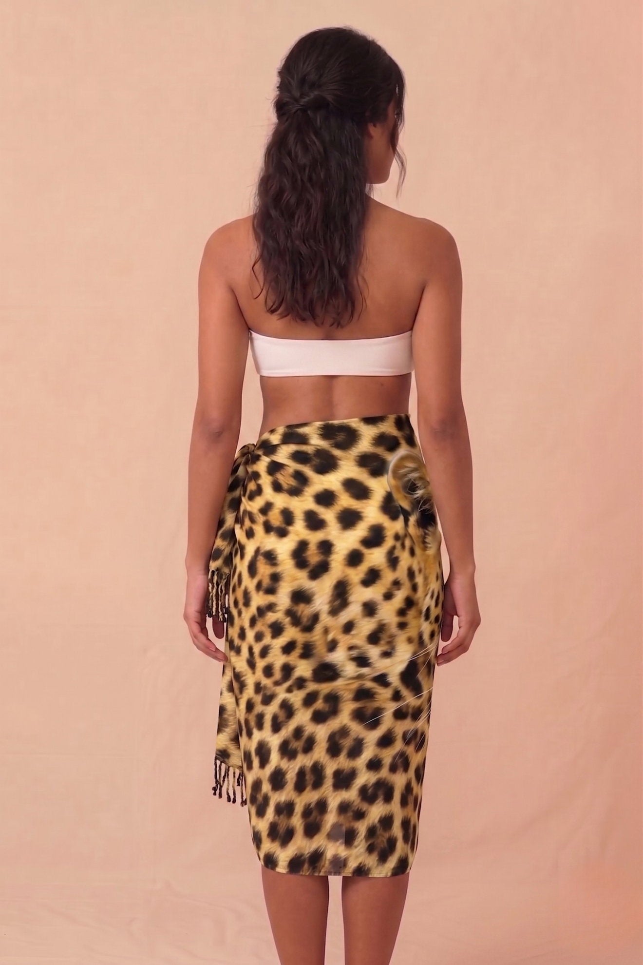 Model Back: Bali Blue Pareo Canga Face Panther