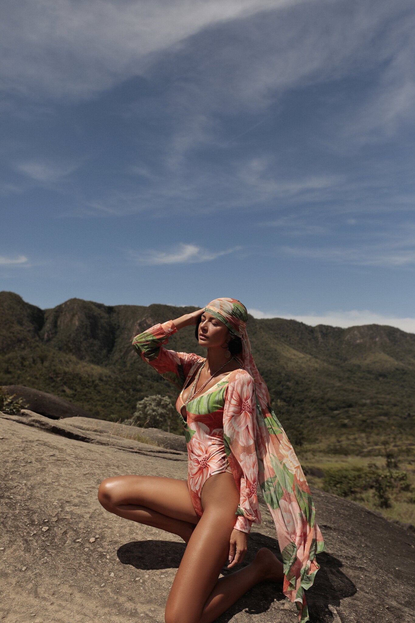 Image 06: Lua Morena One-Piece Maio Rosa-Silvestre Capa