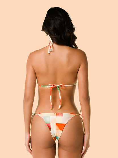 Model Back: Lua Morena Top Top Cubismo-Abstrato Cortininha