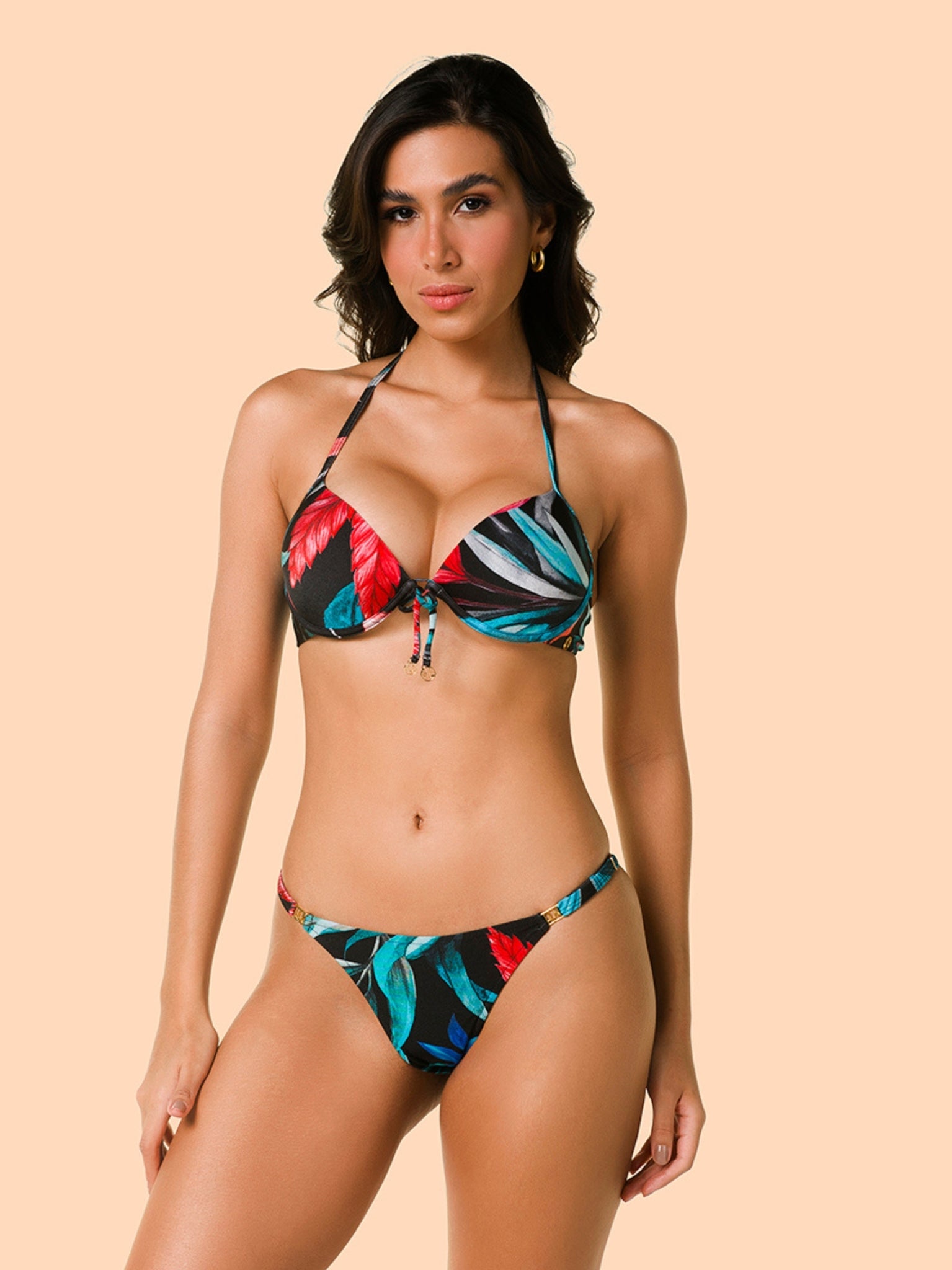 Model Front: Lua Morena Set Set Luau Meia-Taca Fio-Regulagem