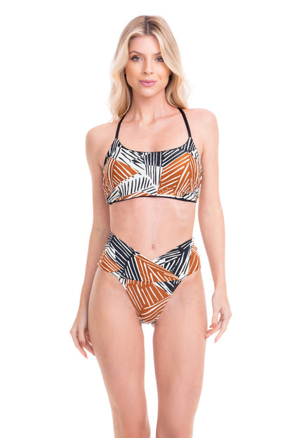 Model Front: Lua Morena Set Mediddas Arapiuns