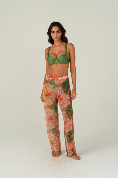 Model Front: Lua Morena Beach Trousers Rosa-Silvestre Pants Tule
