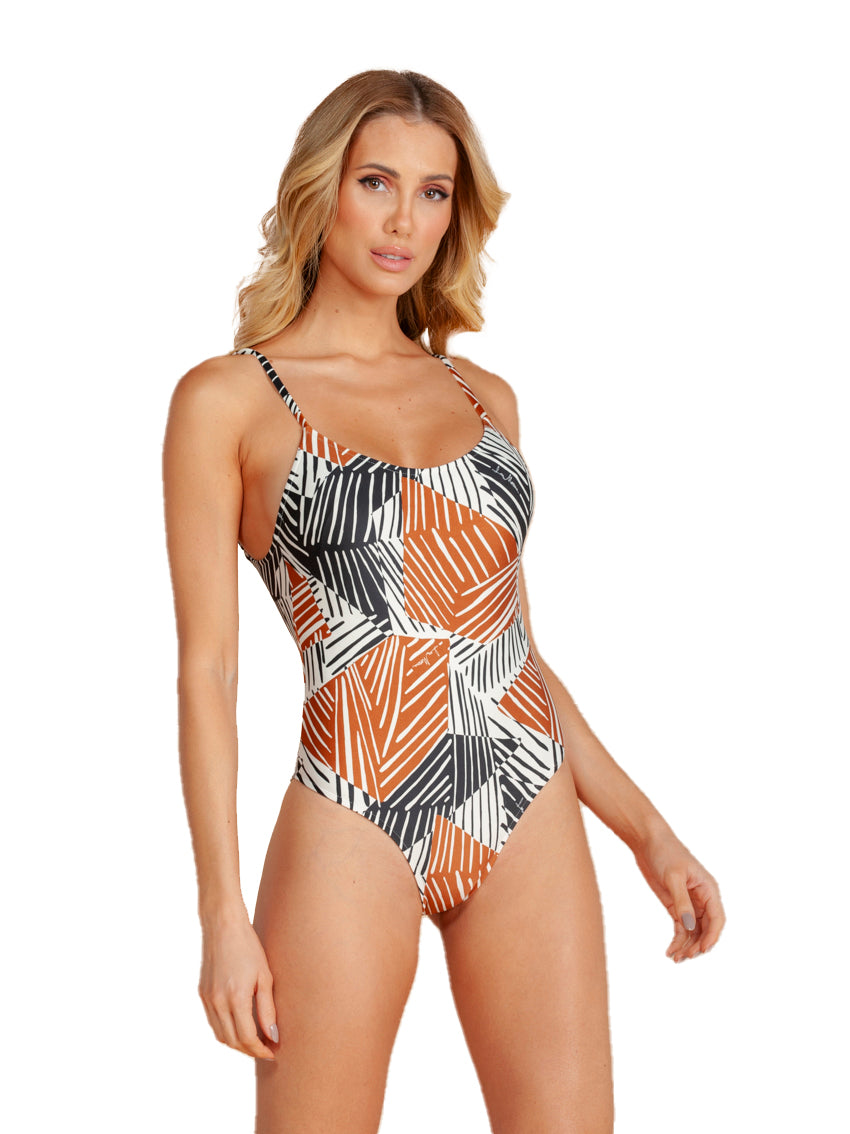 Model Front: Lua Morena One-Piece Alcinha Arapiuns