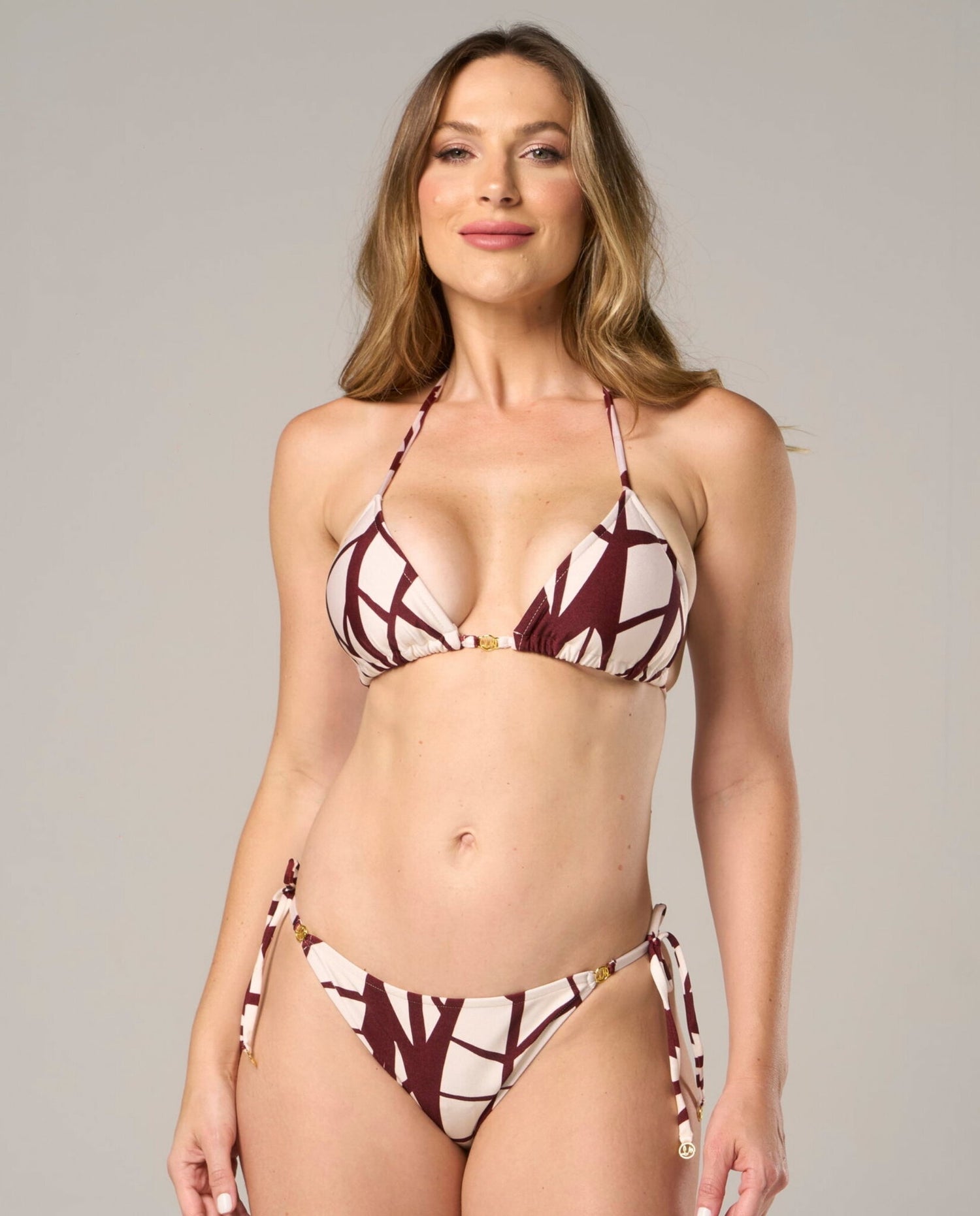 Model Front: Lua Morena Bottom Bottom Folha-Do-Acai Rolote