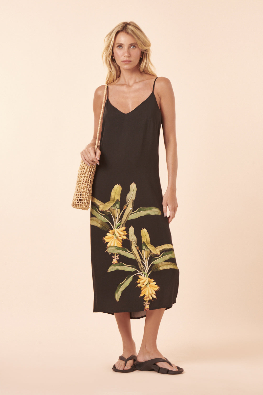 Model Front: Blueman Midi Dress Musa Midi Rafaela