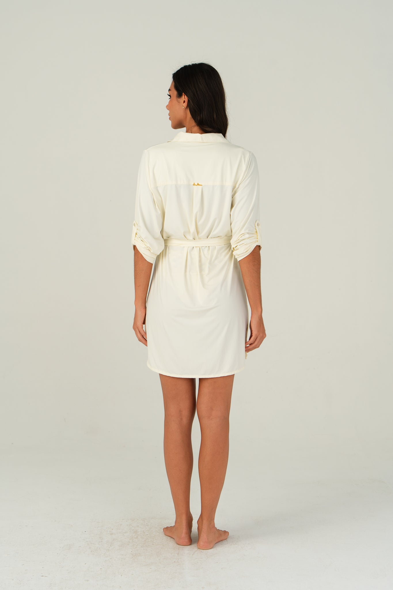Model Back: Lua Morena Shirtdress Areia Chemise Uv