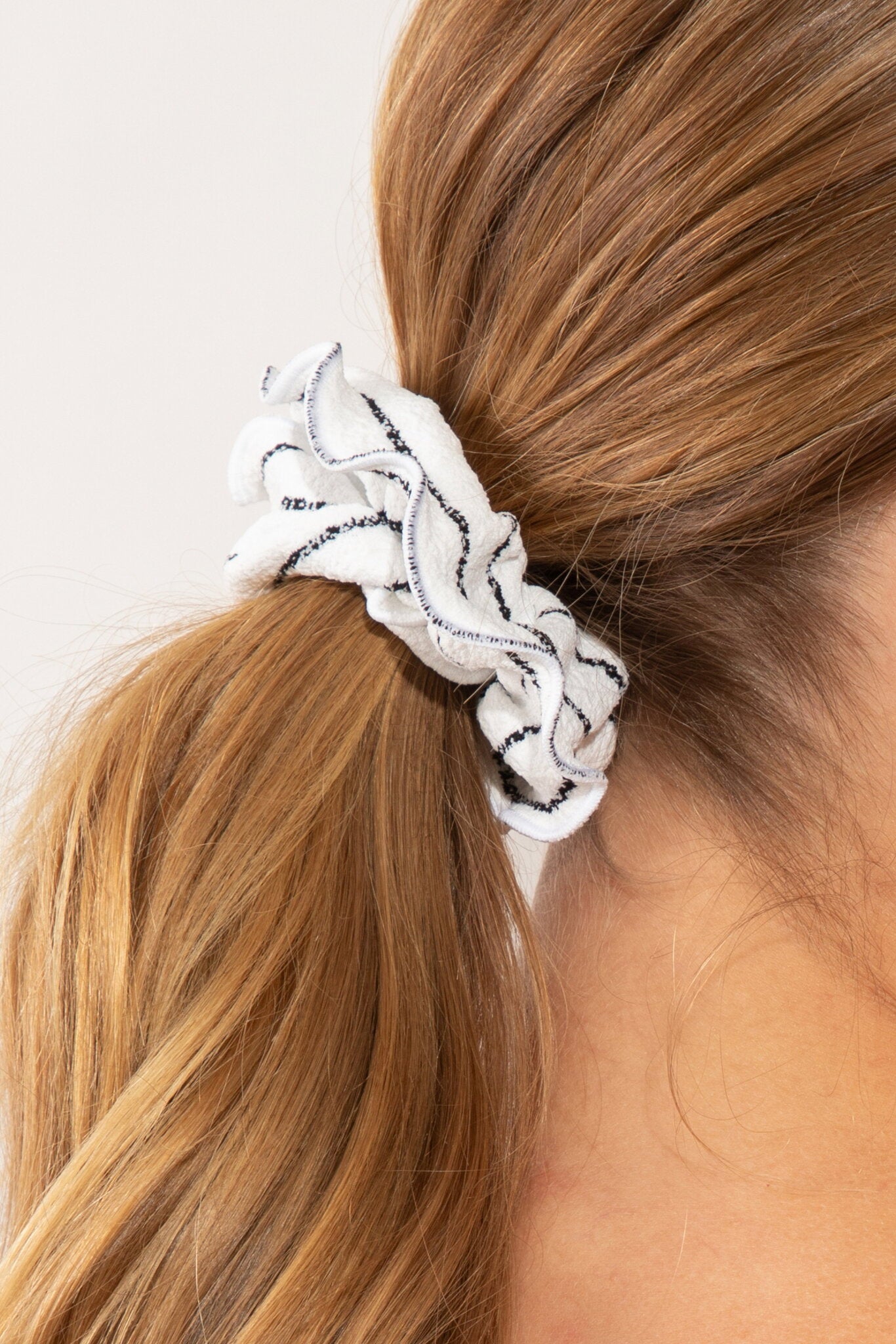 Image 03: Rio De Sol Hair Accessory Linea-White Scrunchie