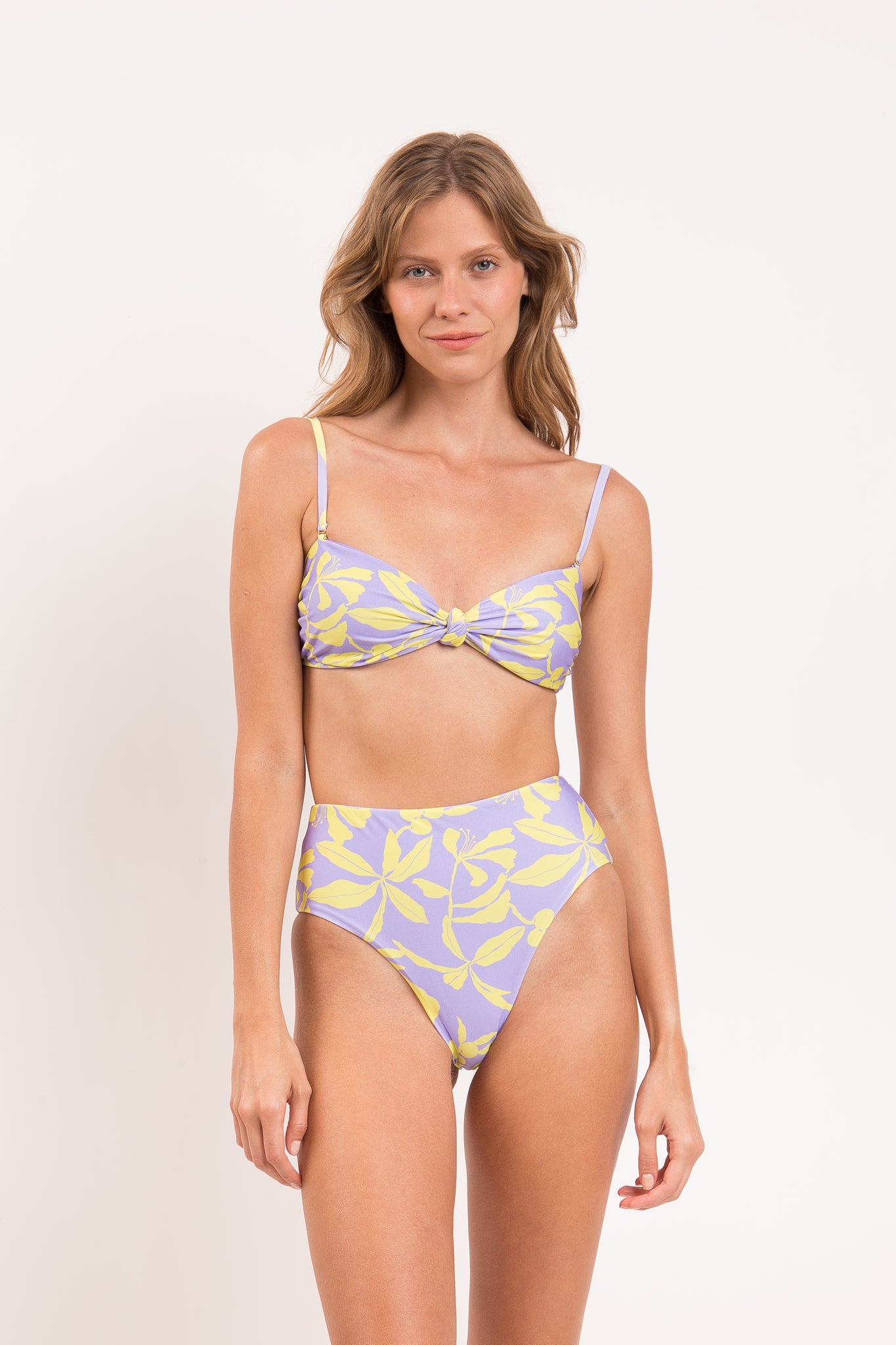 Model Front: Rio De Sol Set Set Glow Bandeau-Joy Hotpants