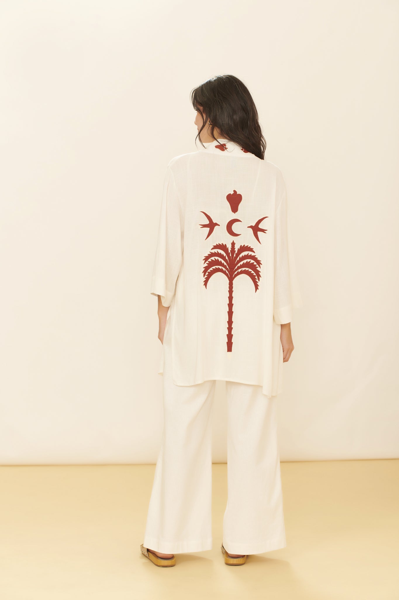 Model Back: Blueman Kaftans / Cover Ups Kimono Jade Offwhite