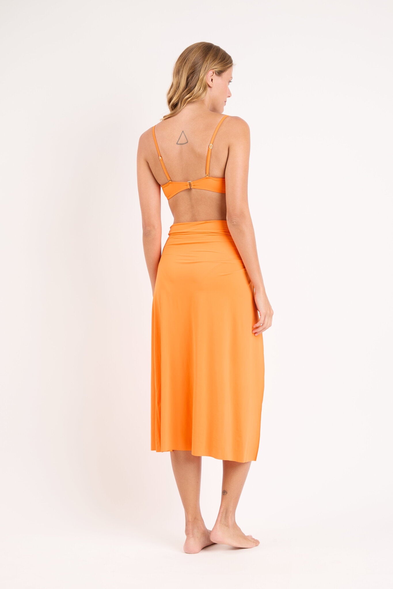 Model Back: Rio De Sol Beach Skirt Bio-Laranjada Long Skirt Knot