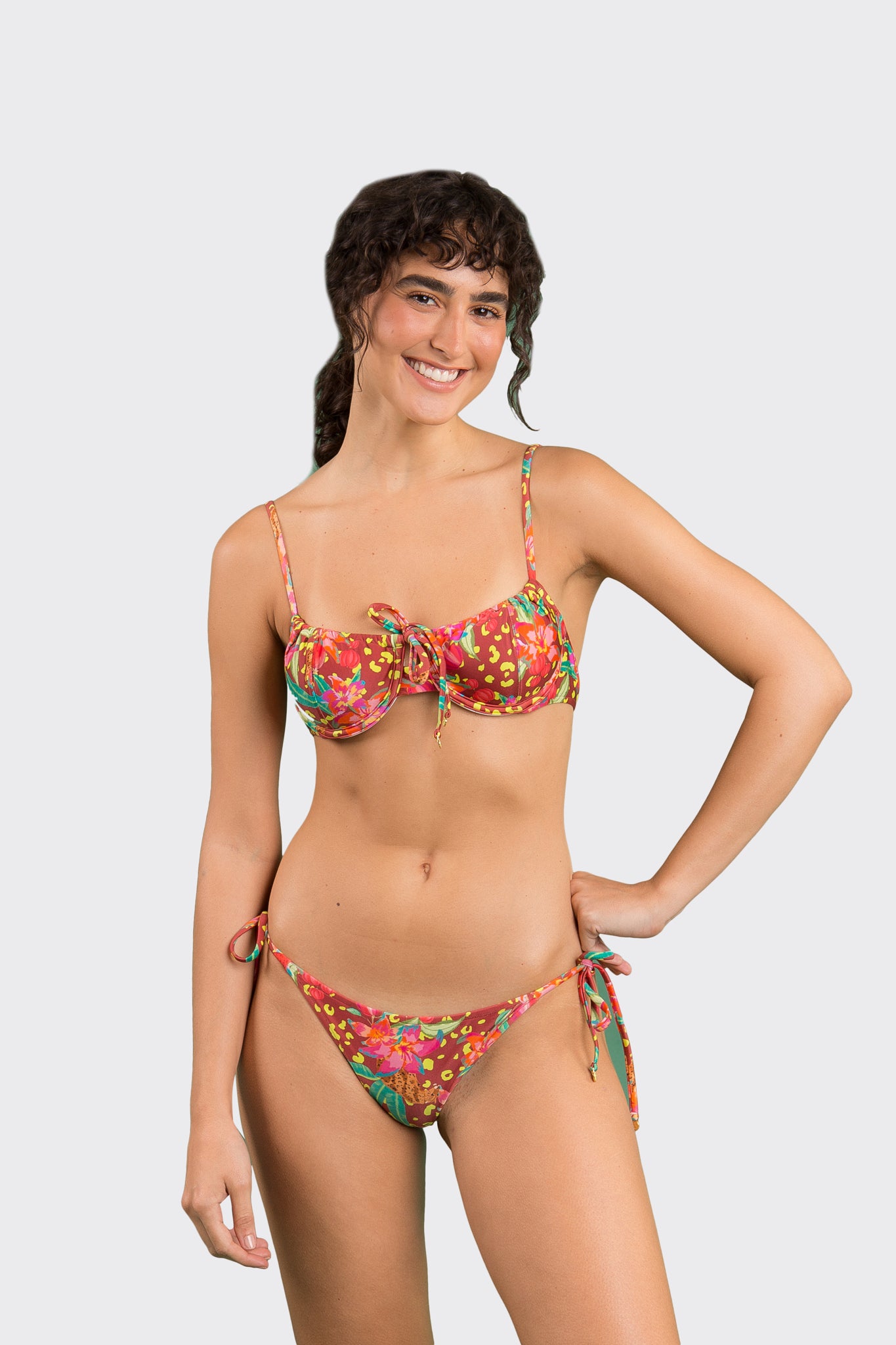Model Front: Rio De Sol Set Set Tropics Balconet-Tie Lacinho