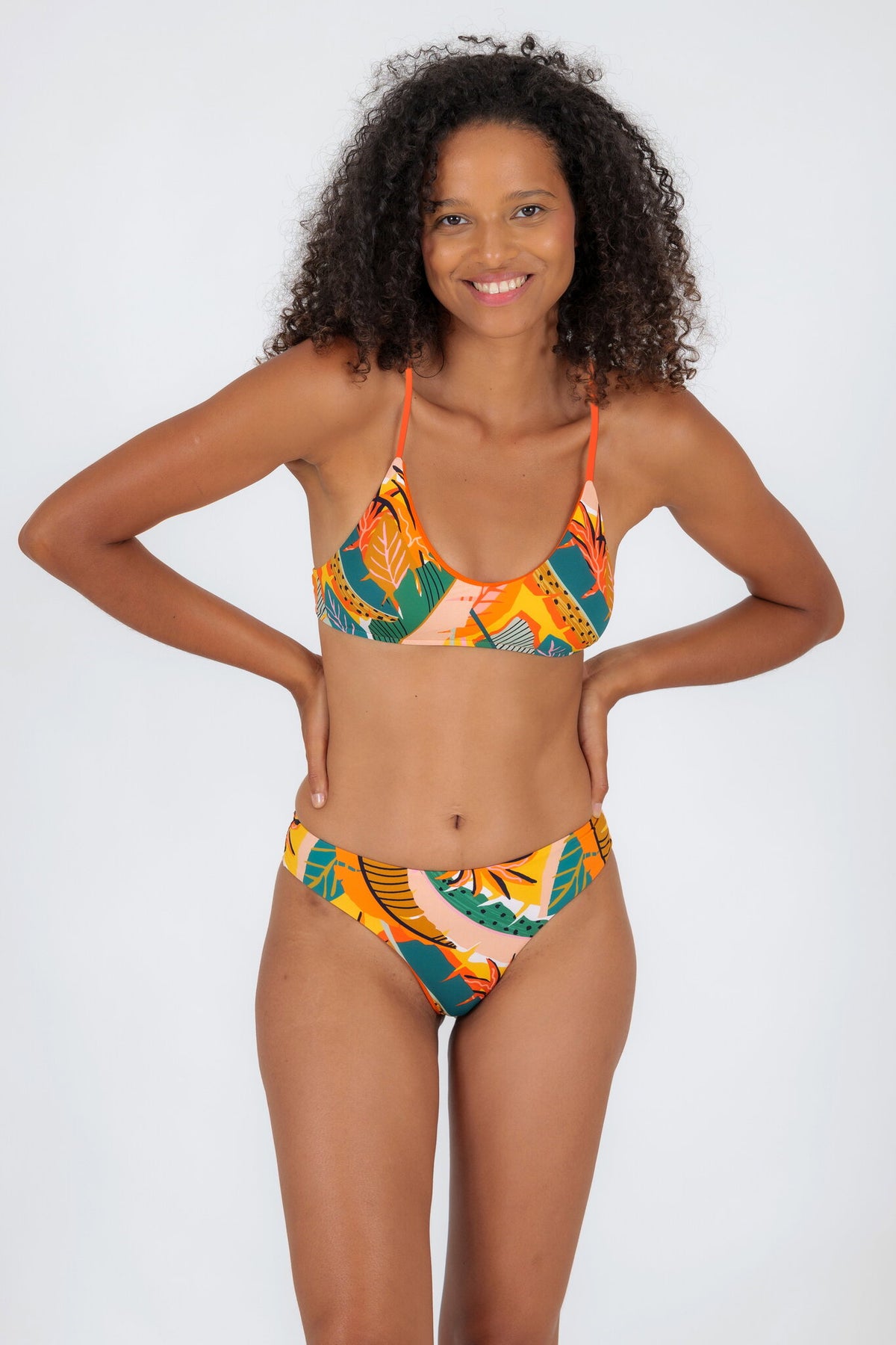 Model Front: Rio De Sol Bikini Tops Top El-Arco Bralette-Orange