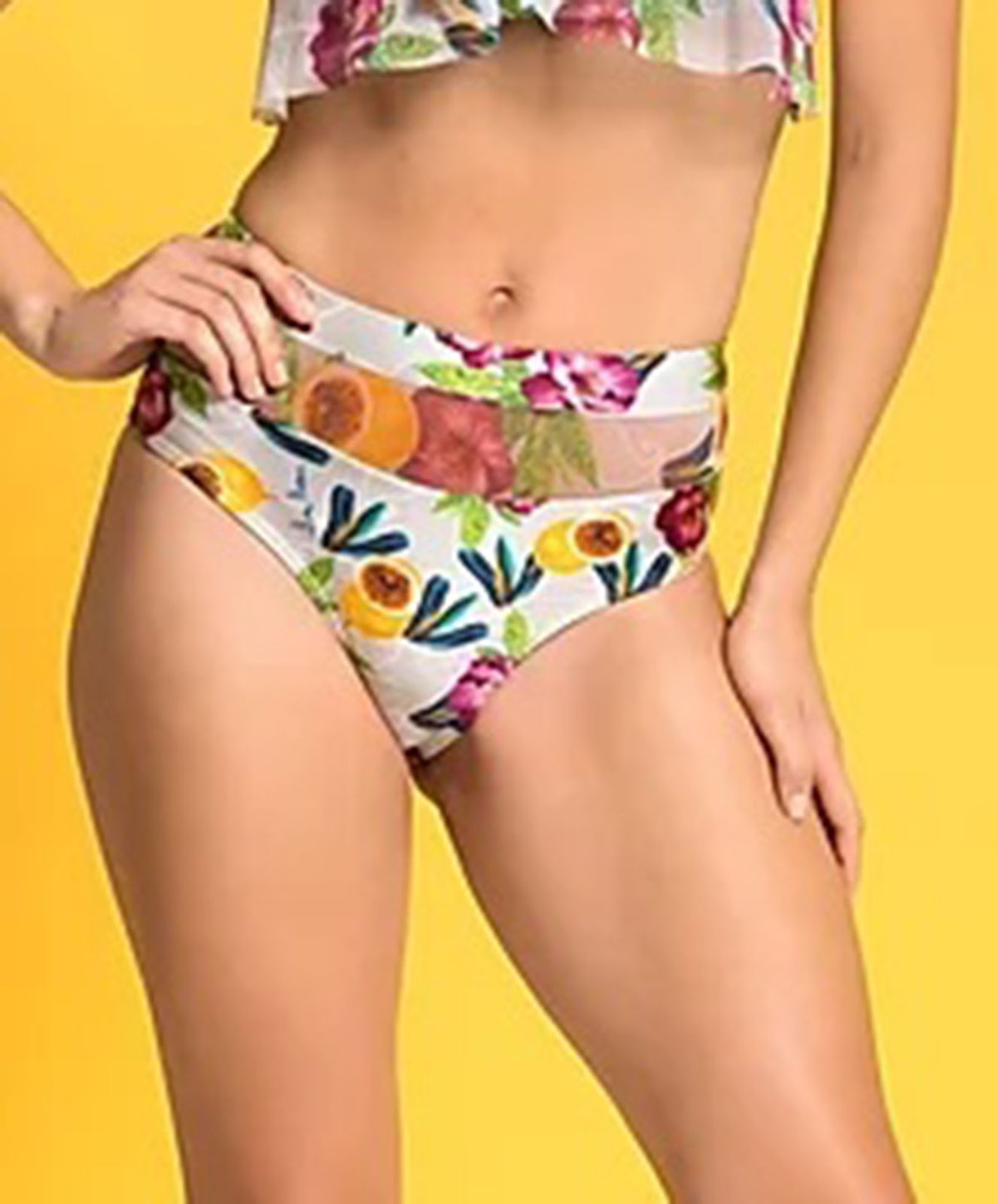 Model Front: Lua Morena Bikini Bottoms Bottom Cropped Tule Frutal