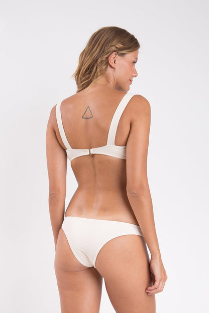Model Back: Rio De Sol Bikini Bottoms Bottom Malibu-Natural Essential