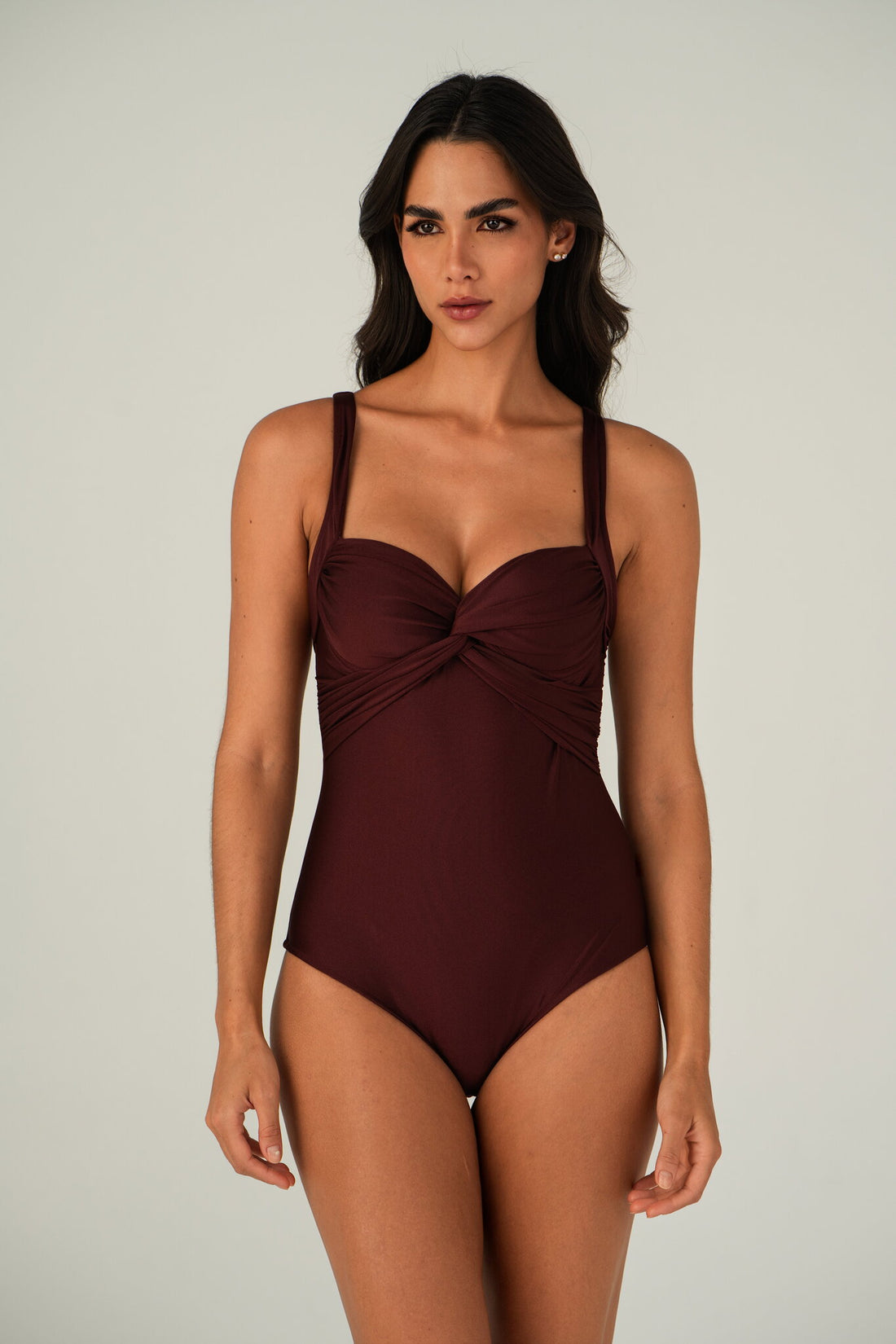 Model Front: Lua Morena One Piece Swimsuits Maio Acai Meia-Taca-Sus