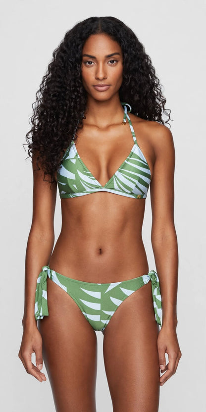 Model Front: Lua Morena Bikini Bottoms Bottom Brisa-Da-Floresta Laco