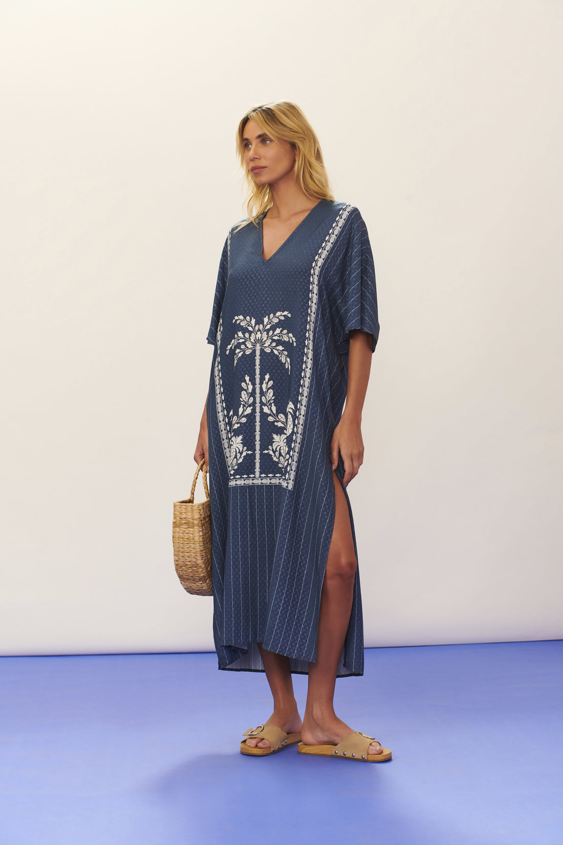 Model Front: Blueman Beach Dresses Kaftan Dress Seiva-Doce-Azul