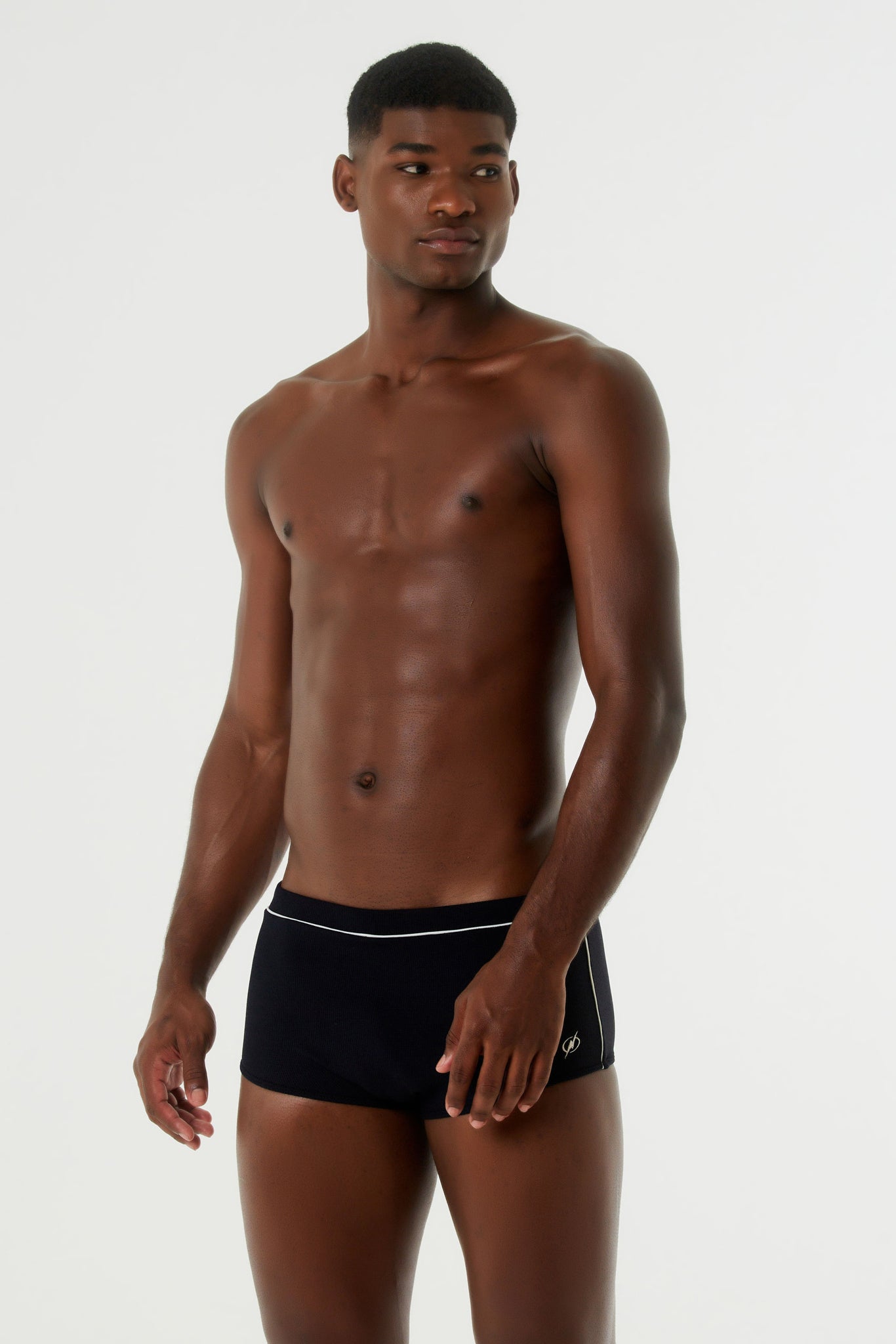 Model Front: Blueman Sunga / Boxer Sunga Army Cos Santorini Preto