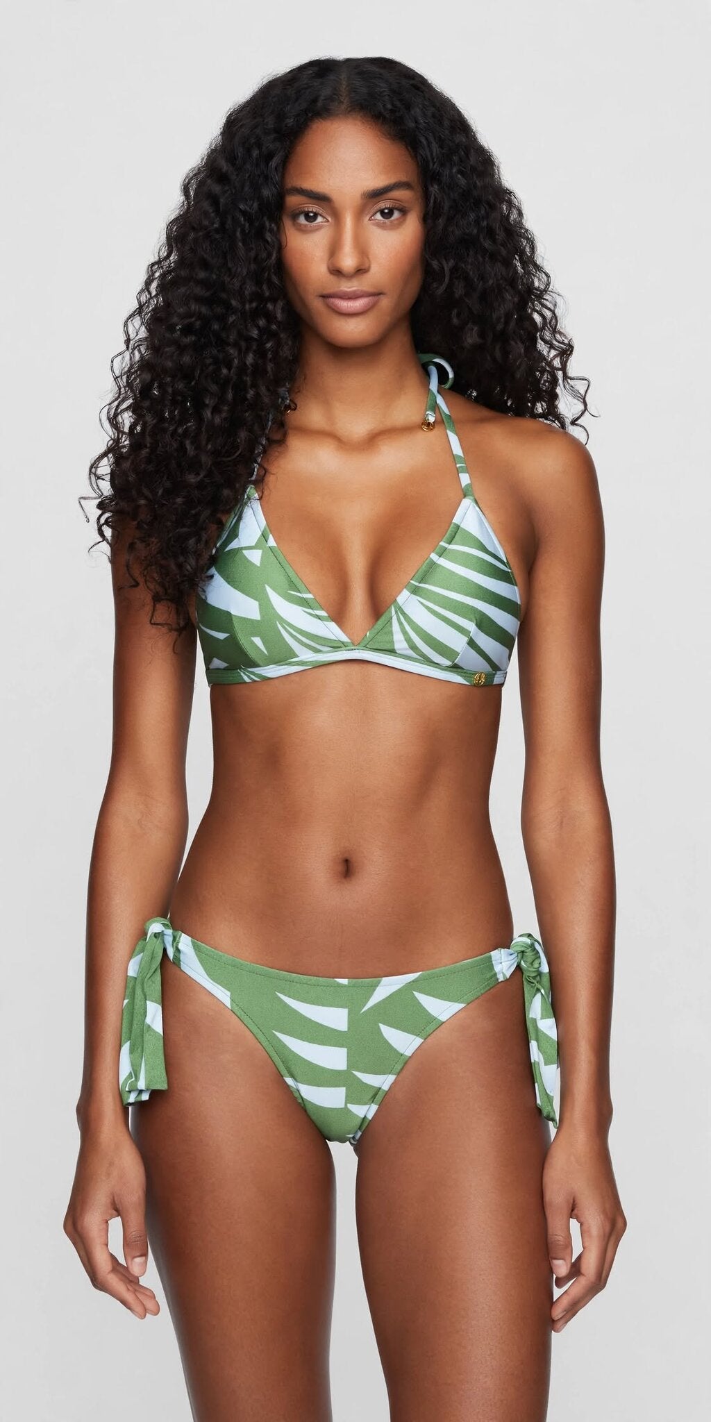 Model Front: Lua Morena Bikini Tops Top Brisa-Da-Floresta Triangulo