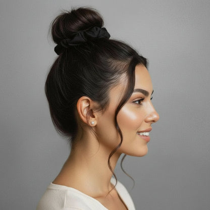 Image 03: Rio De Sol Hair Accessory Nero Scrunchie