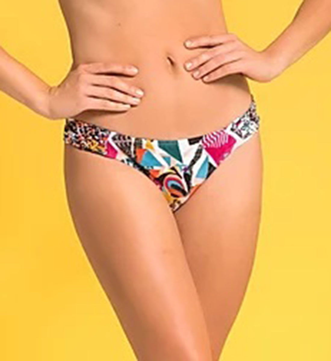 Model Front: Lua Morena Bottom Bottom Turbinado Macramê Araucaria