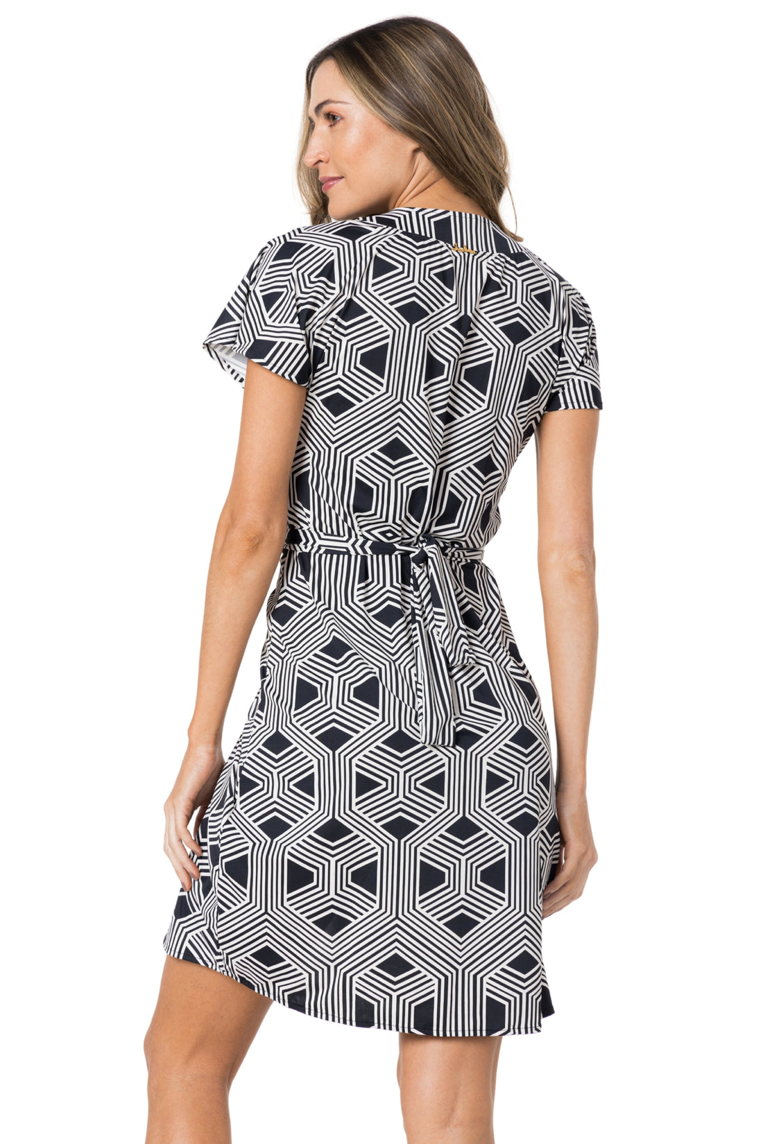 Model Back: Lua Morena Maxi Dresses Kimono Uv Grafismo Preto