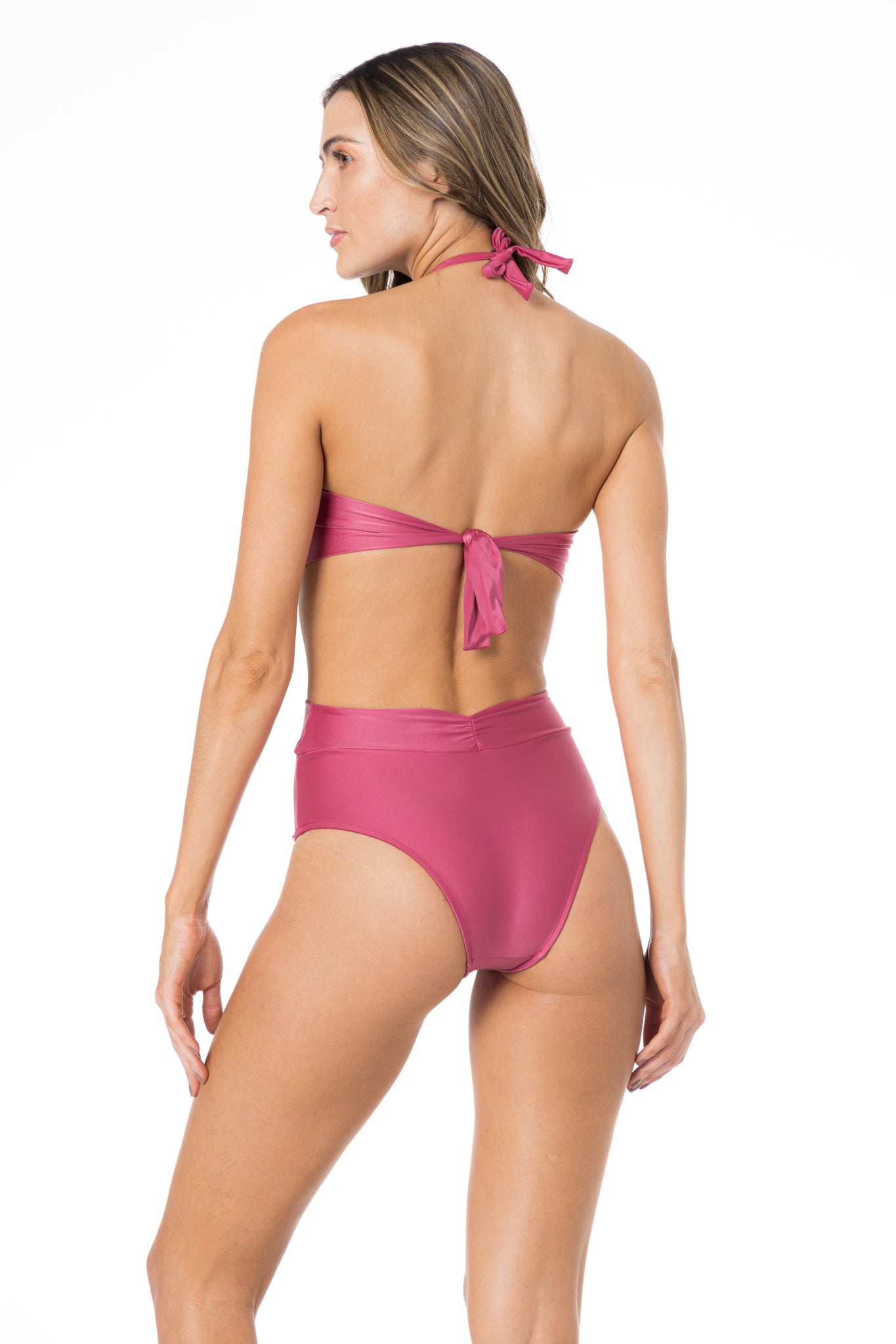 Model Back: Lua Morena One-Piece Maio Sicilia Metal Lichia