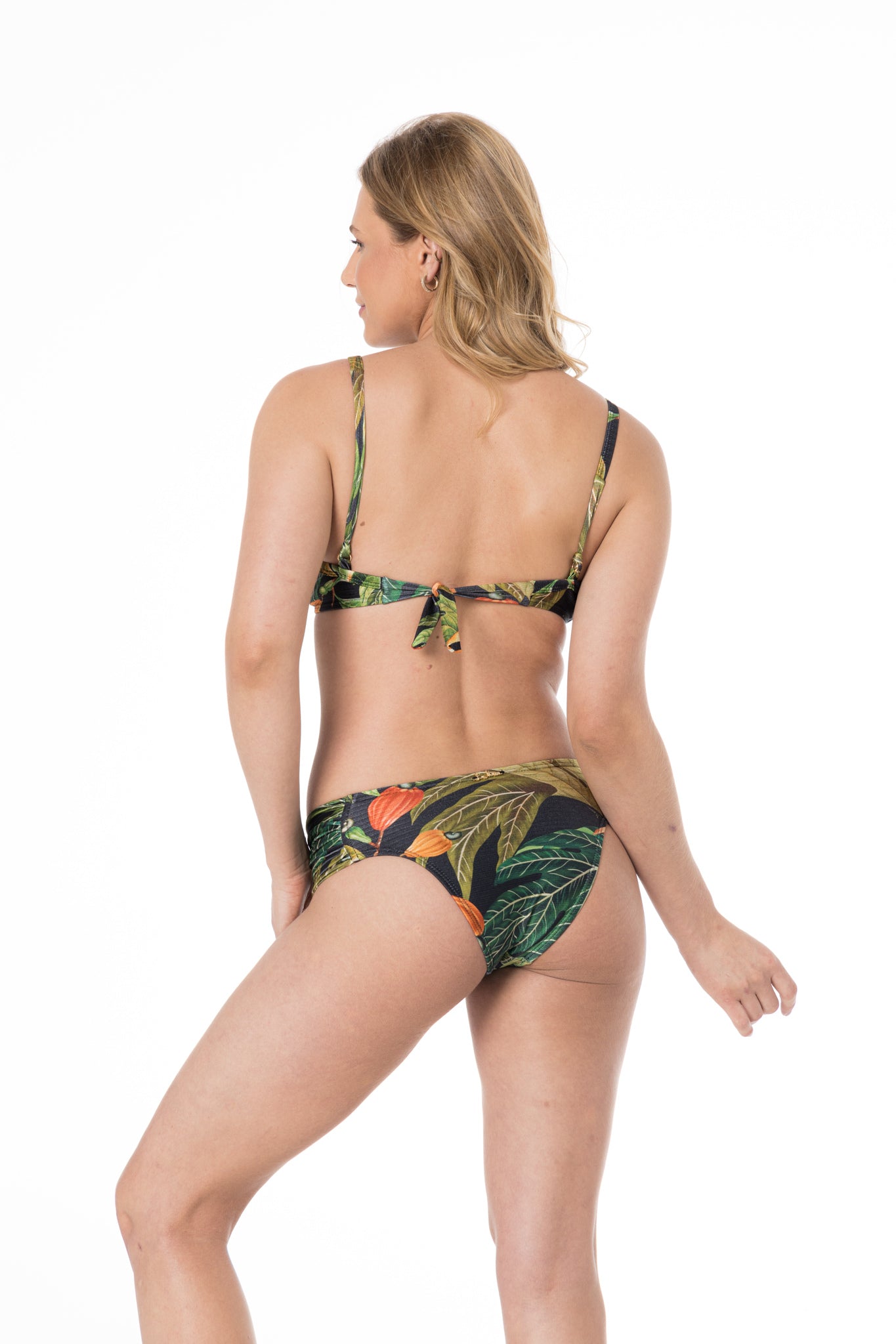 Model Back: Lua Morena Set No Drapeada Media Caju