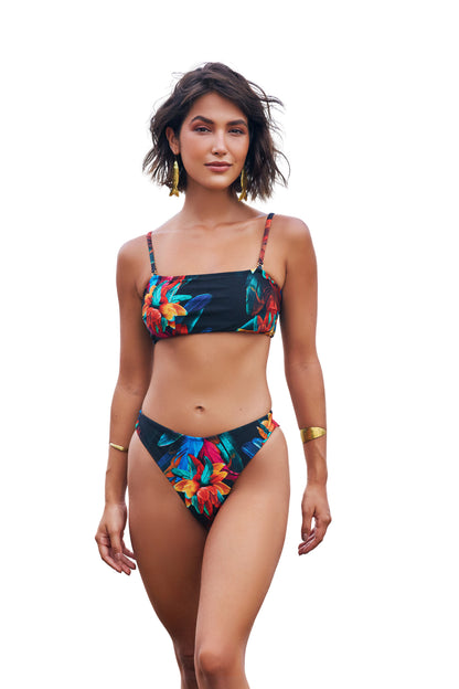 Model Front: Lua Morena Top Top Bandeau Brinco Preto