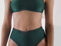 Video: Rio De Sol Set Set Palace Bandeau-Reto Hotpants