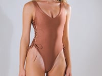 Video: Rio De Sol One-Piece Shimmer-Copper Zoe