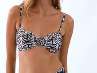 Video: Rio De Sol Set Set Ikat Twist Hotpants
