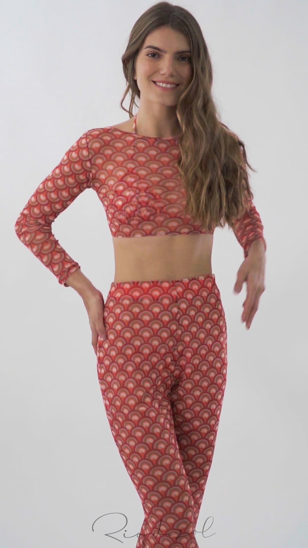 Video: Rio De Sol Beach Tops Floral-Scales Top Harper