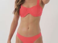 Video: Rio De Sol Set Set Malibu-Folia Amelia Essential-Comfy