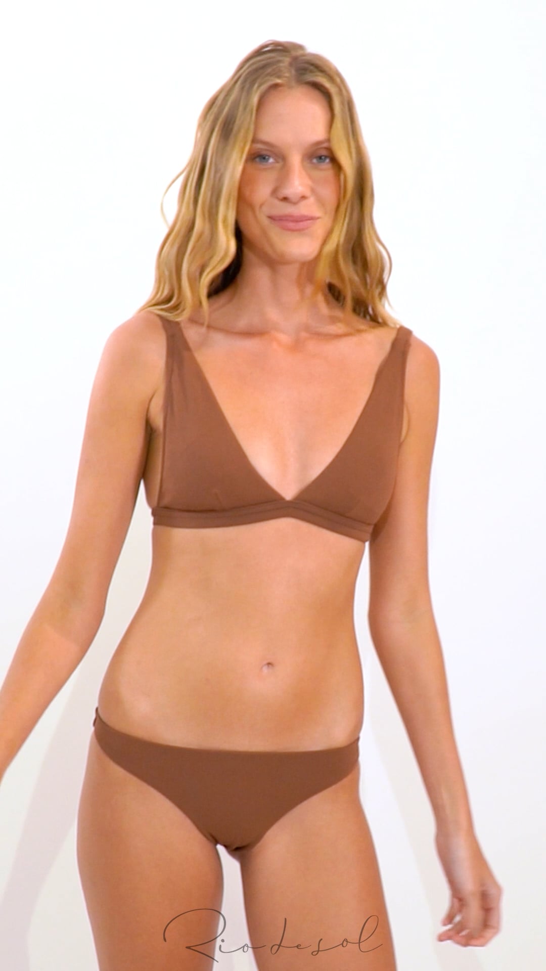 Video: Rio De Sol Bikini Bottoms Bottom Sand-Cappuccino Leblon