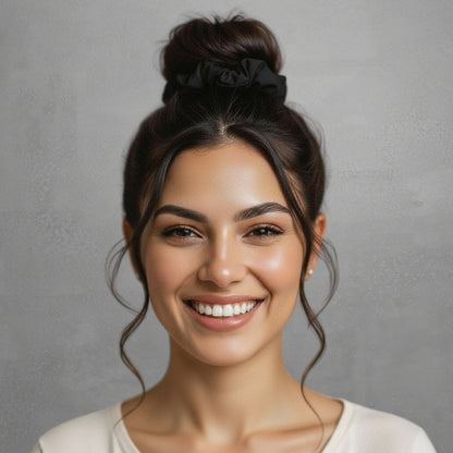 Model Front: Rio De Sol Hair Accessory Nero Scrunchie