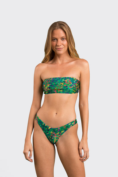 Model Front: Rio De Sol Set Set Wilds Bandeau-Reto Highleg