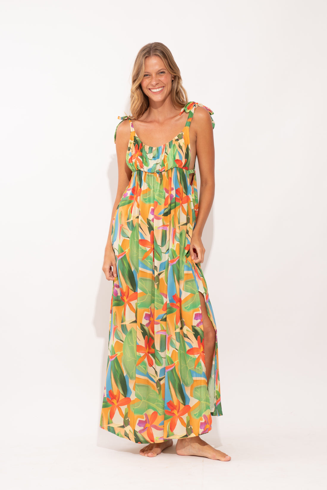 Model Front: Rio De Sol Beach Dresses Tropical Long Dress Chiara