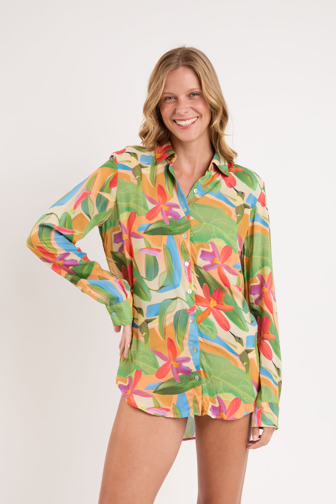 Model Front: Rio De Sol Beach Top Tropical Shirt Greta